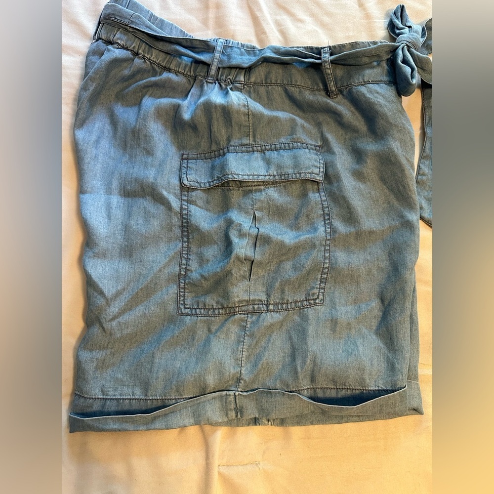 Blue Cargo Shorts with‎ Relaxed Fit and Mid-Thigh Length size 28 NWT - Picture 7 of 8